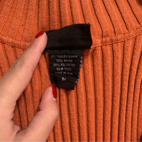 🎀Burnt Orange Ribbed V neck Sweater - Picture 4 of 9
